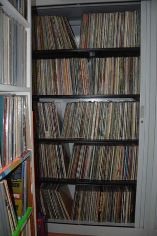 Coleção de 3.700 discos de vinil e 800 cds - Lista disponível a pedido