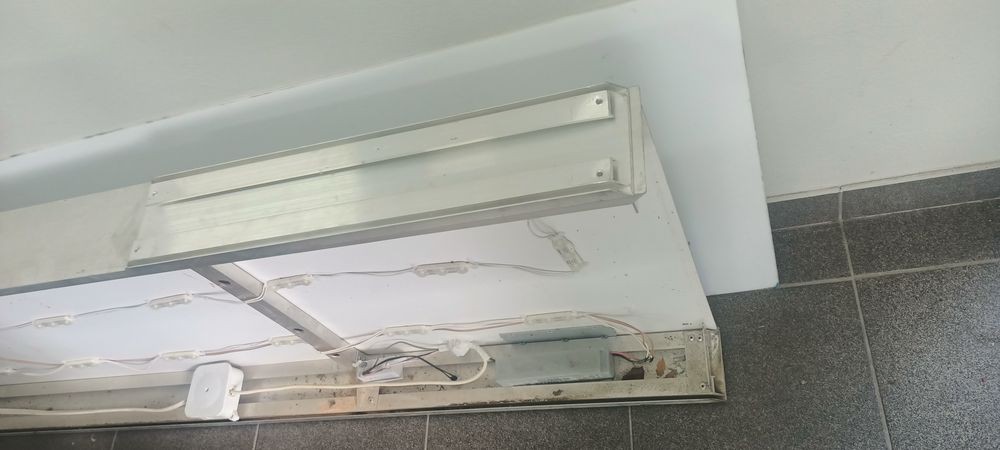 Reklama podświetlana LED – gotowa do montażu, własna grafika!