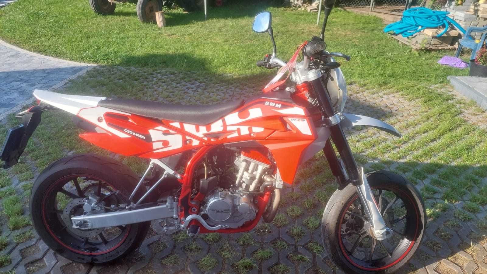 Super Supermoto SWM SM 125 R