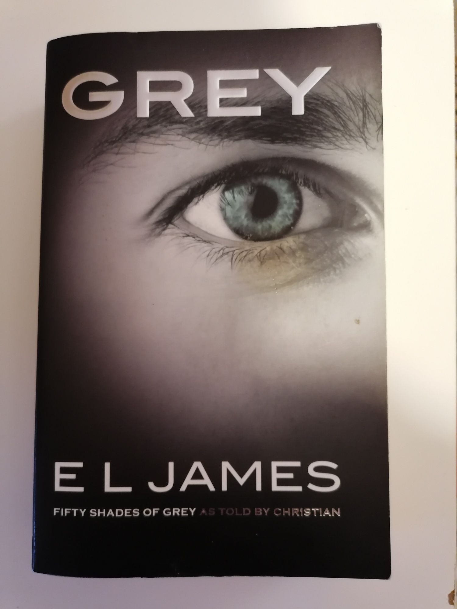 Livro Grey em inglês da história 50 sombras de Grey shades