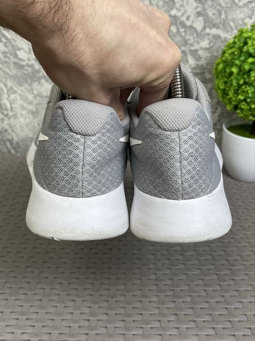 Nike Tanjun кроссовки 40 размер спортивные серые оригинал