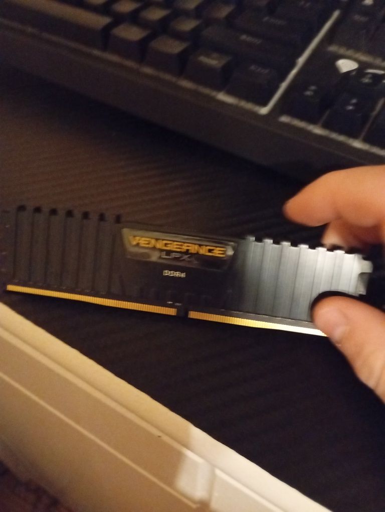 Ram ddr4 corsair 3000MHz (2x4)gb