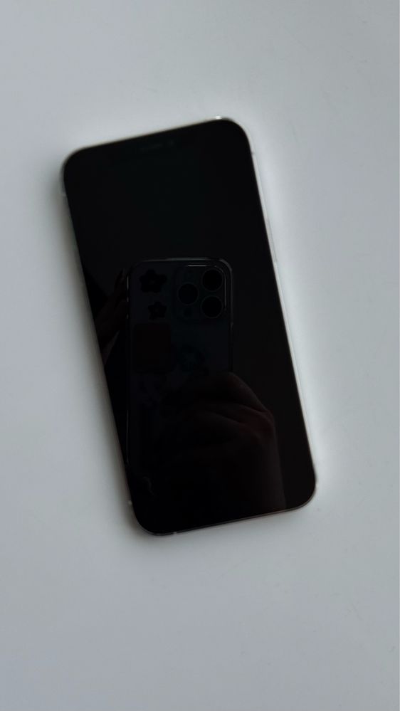 Продам СВІЙ iPhone 12 pro 256 gb, neverlock білий