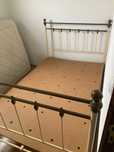 Cama de ferro, corpo e meio + colchão