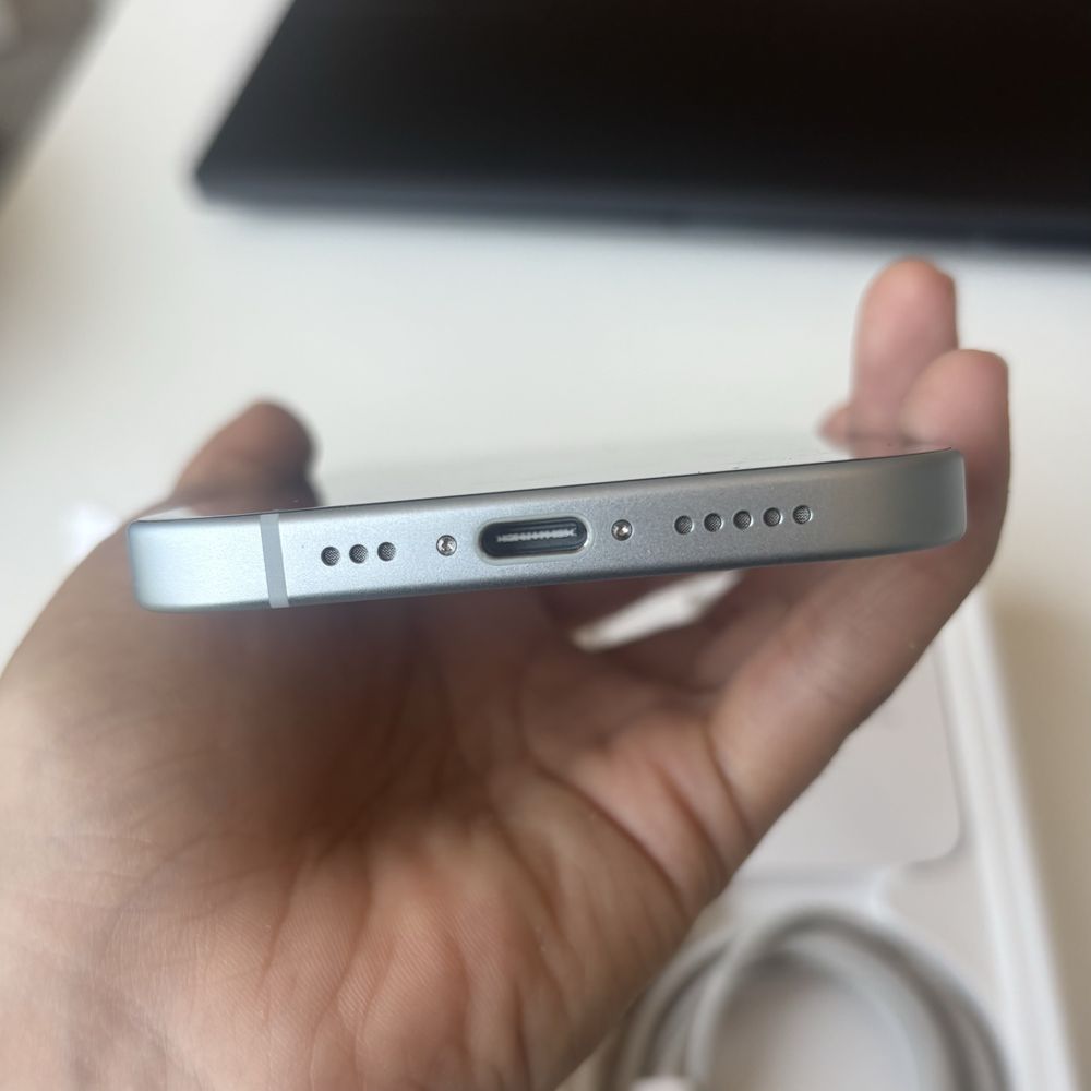 iPhone 15 - 128GB Azul (COMO NOVO)