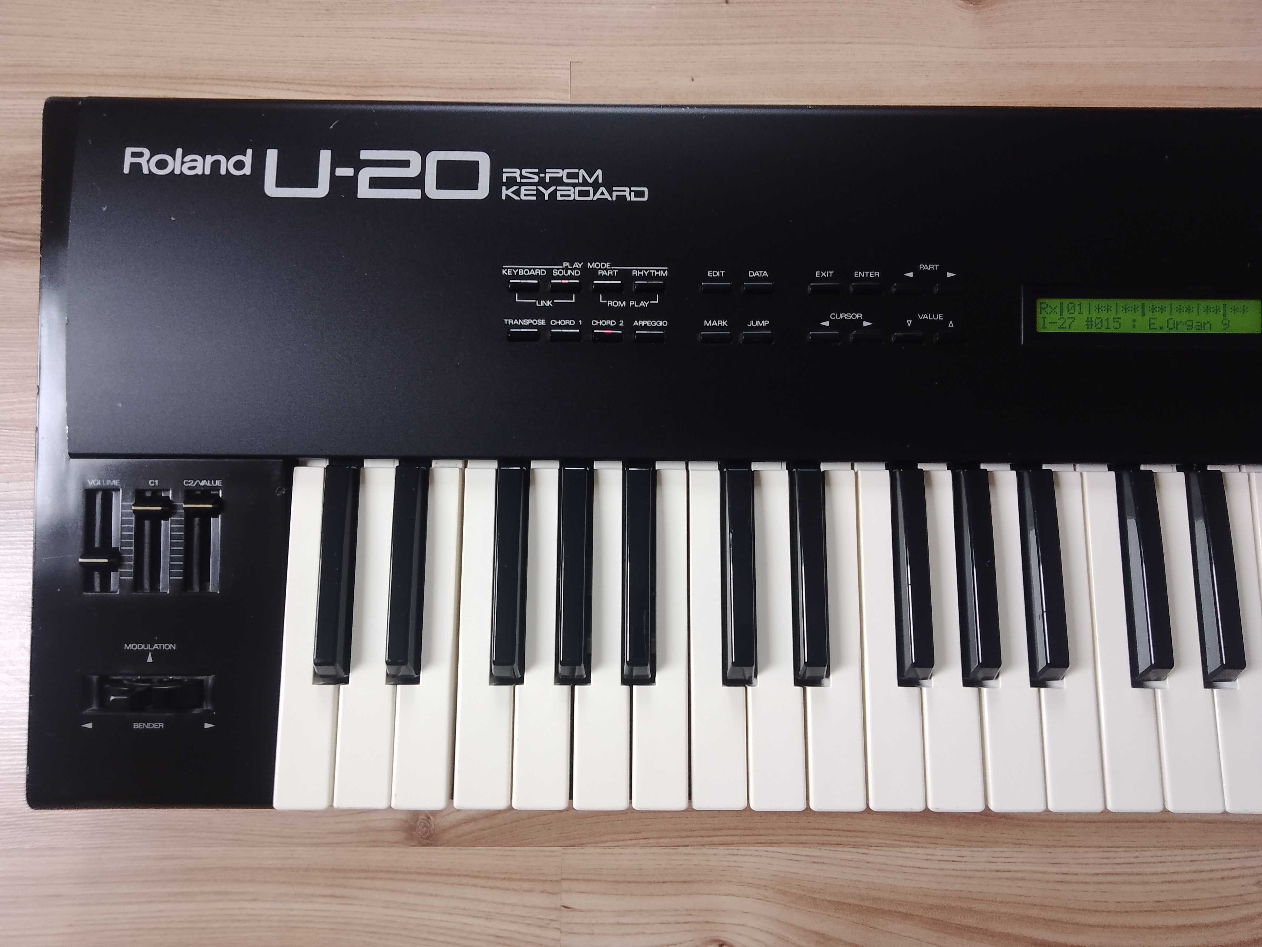 Roland U 20 sentyzator vintage