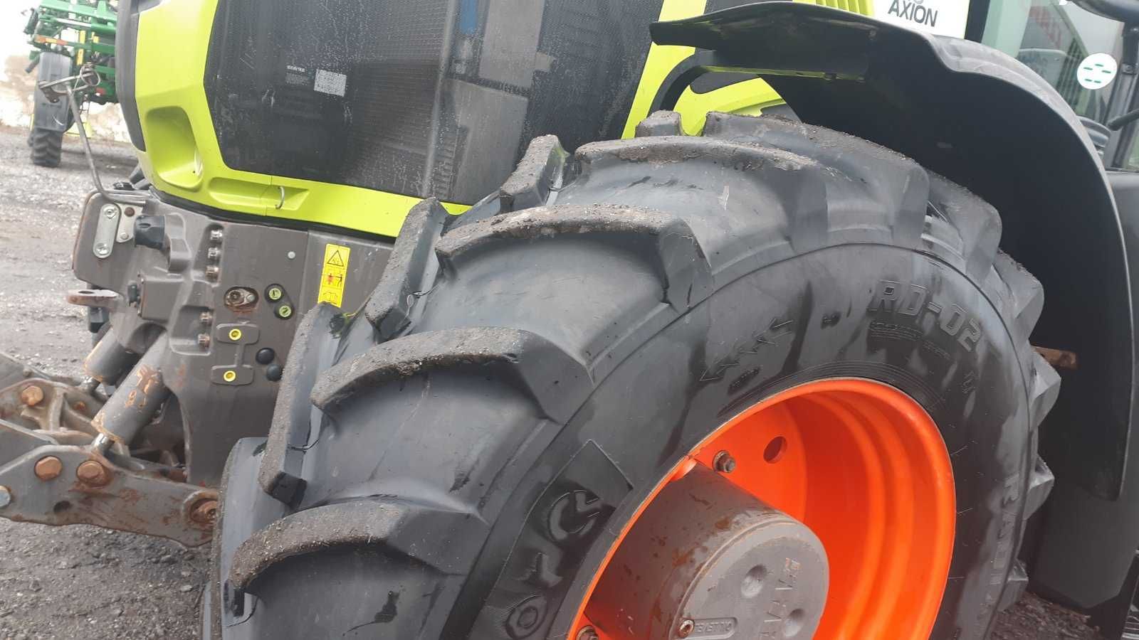 Трактор Claas Axion 940.