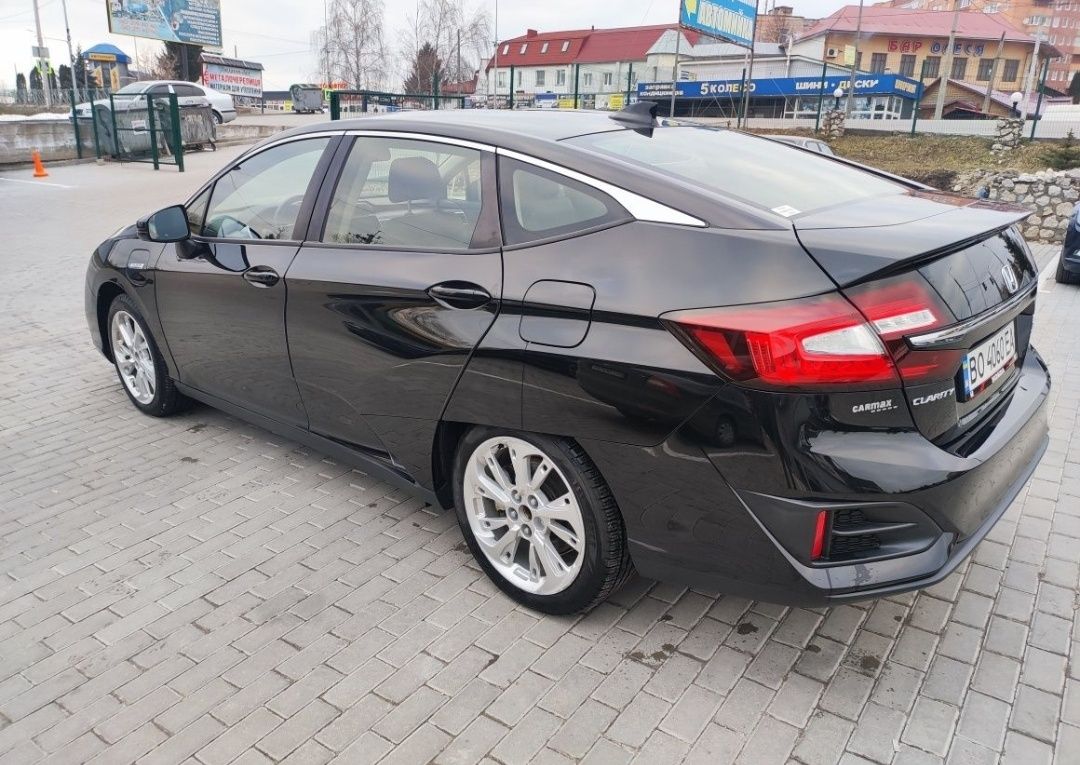 Honda Clarity Turning