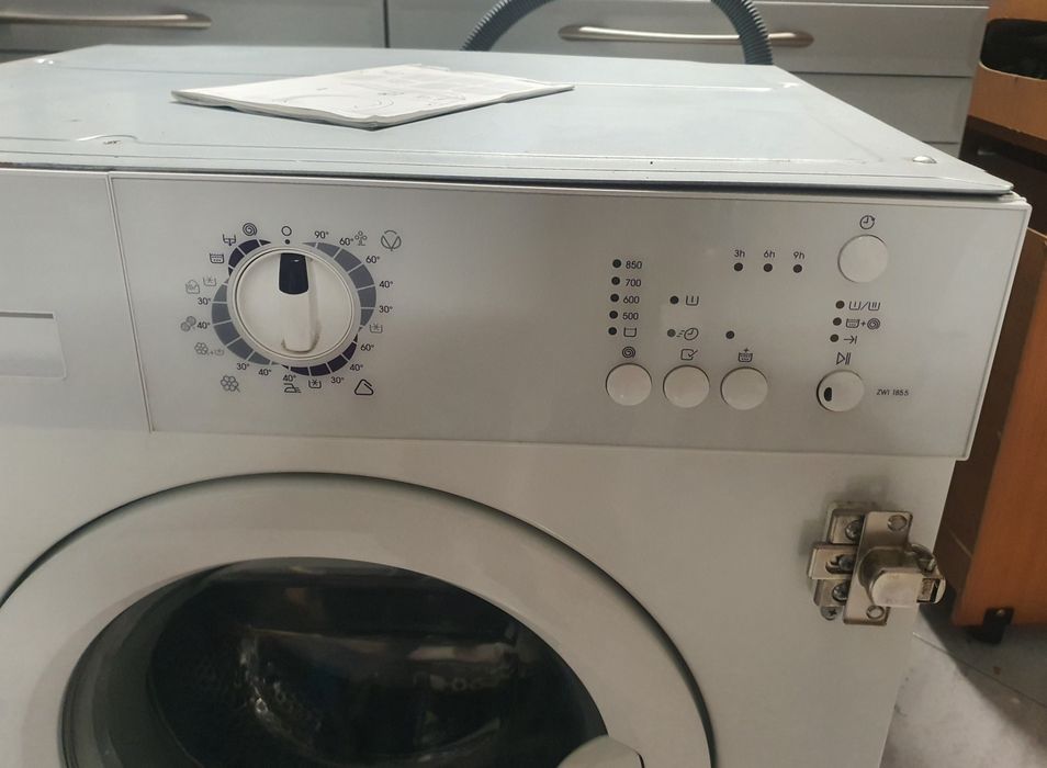 Máquina Lavar Roupa Zanussi ZWI 1855