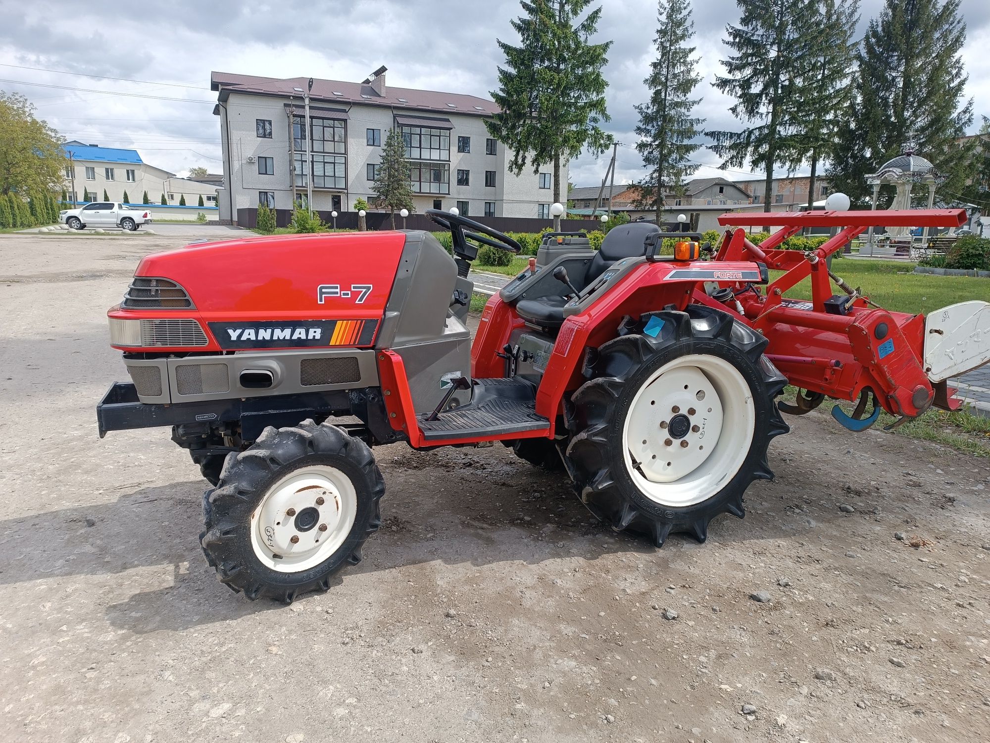 Японський мінітрактор.Трактор Yanmar.