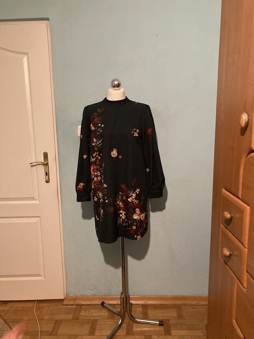 Zara sukienka, długi rękaw ,motyw jesienno- kwiatowy roz.S