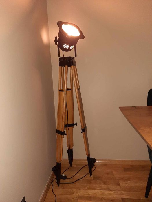 Lampa loft statyw geodezyjny