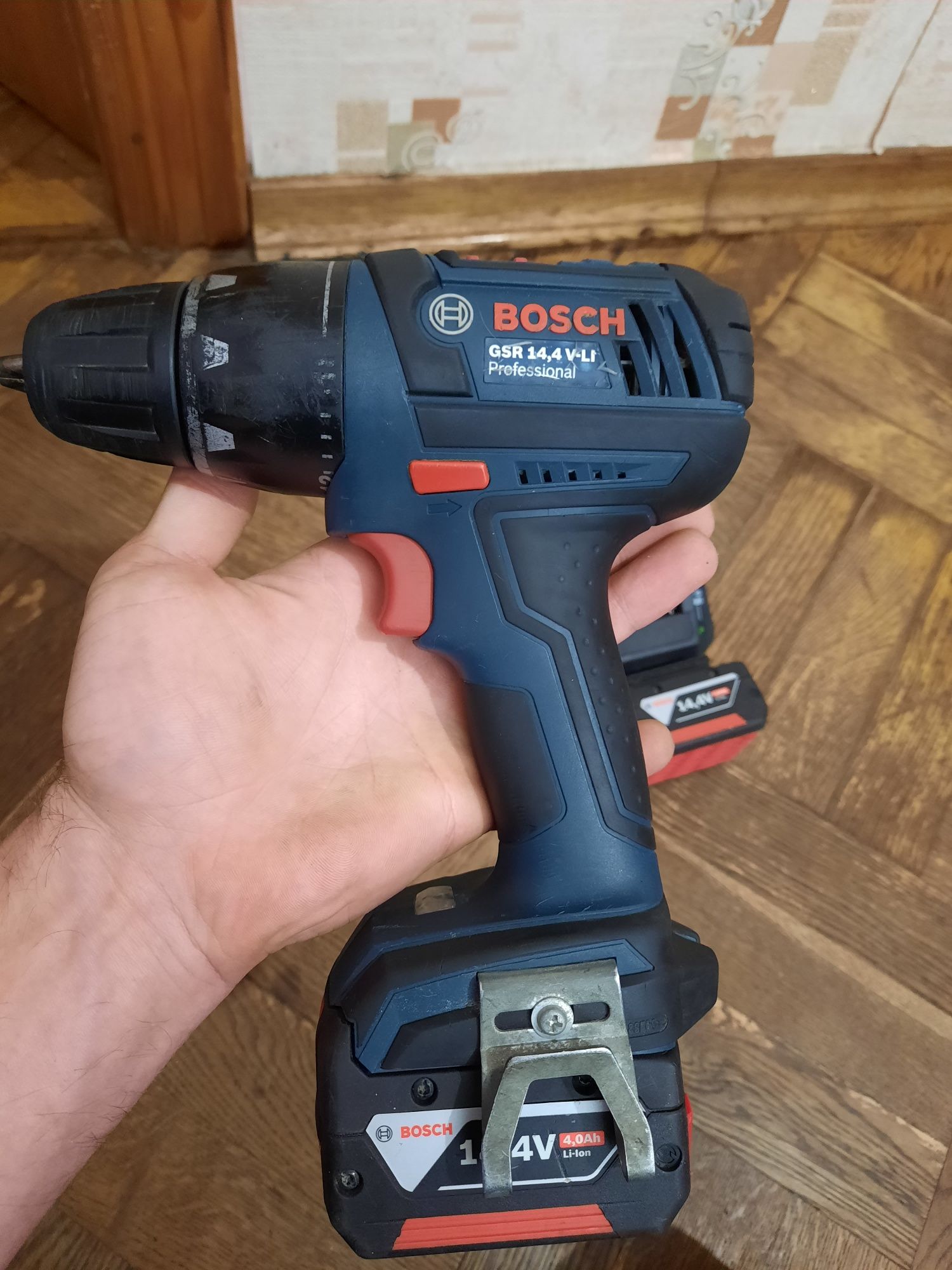 Оригінал,комплект!!Шуруповерт Bosch GSR 14,4 V-LI+2акб(4аг)+з/у