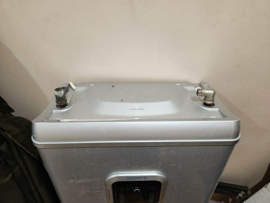 Продам бойлер Ariston 70л