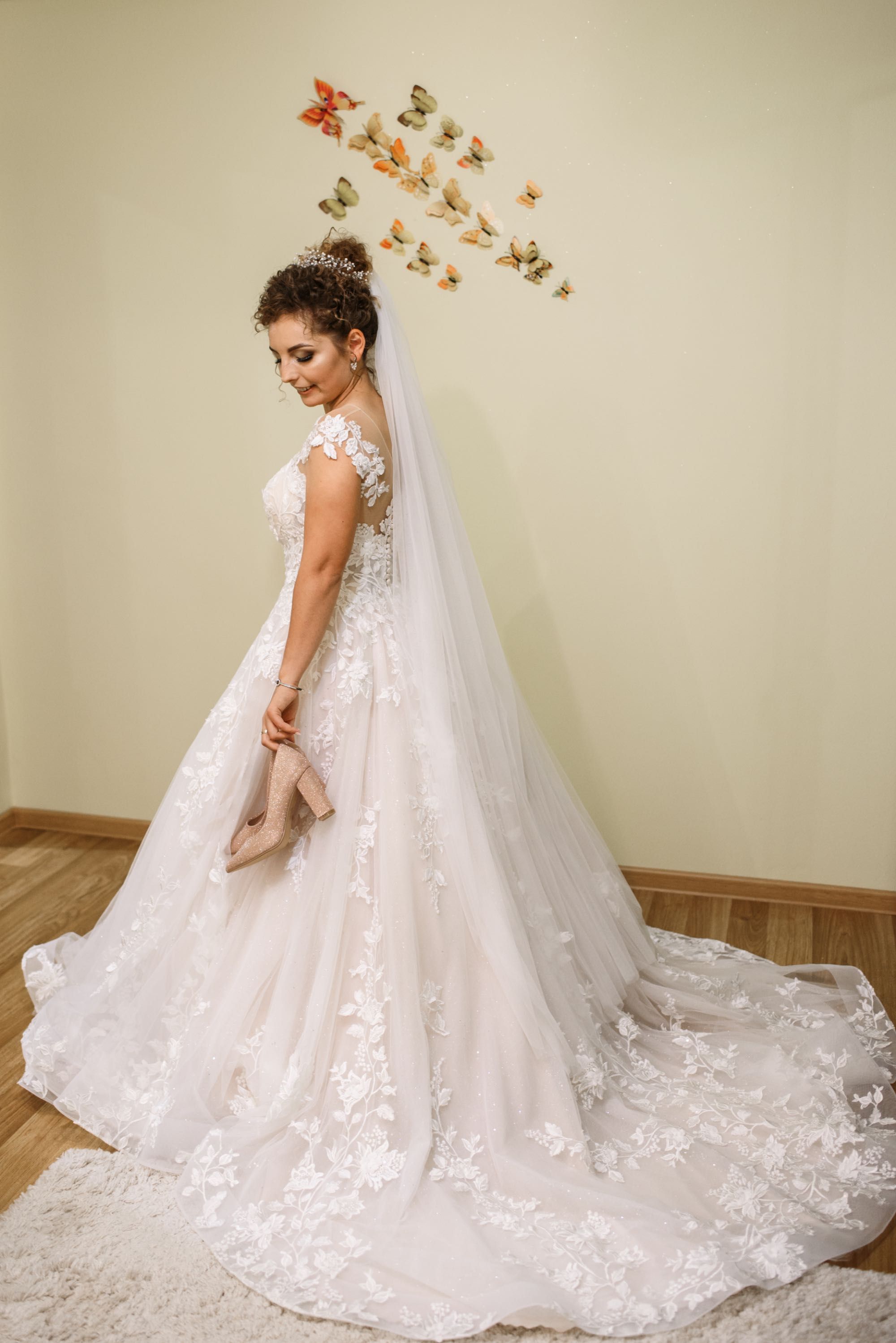 Весільна сукня Blunny Bridal з підчепним шлейфом