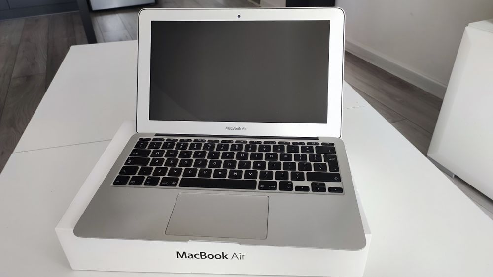 MacBook Air 11: 256GB SSD, i5, 4 GB, Jak nowy - stan idealny.