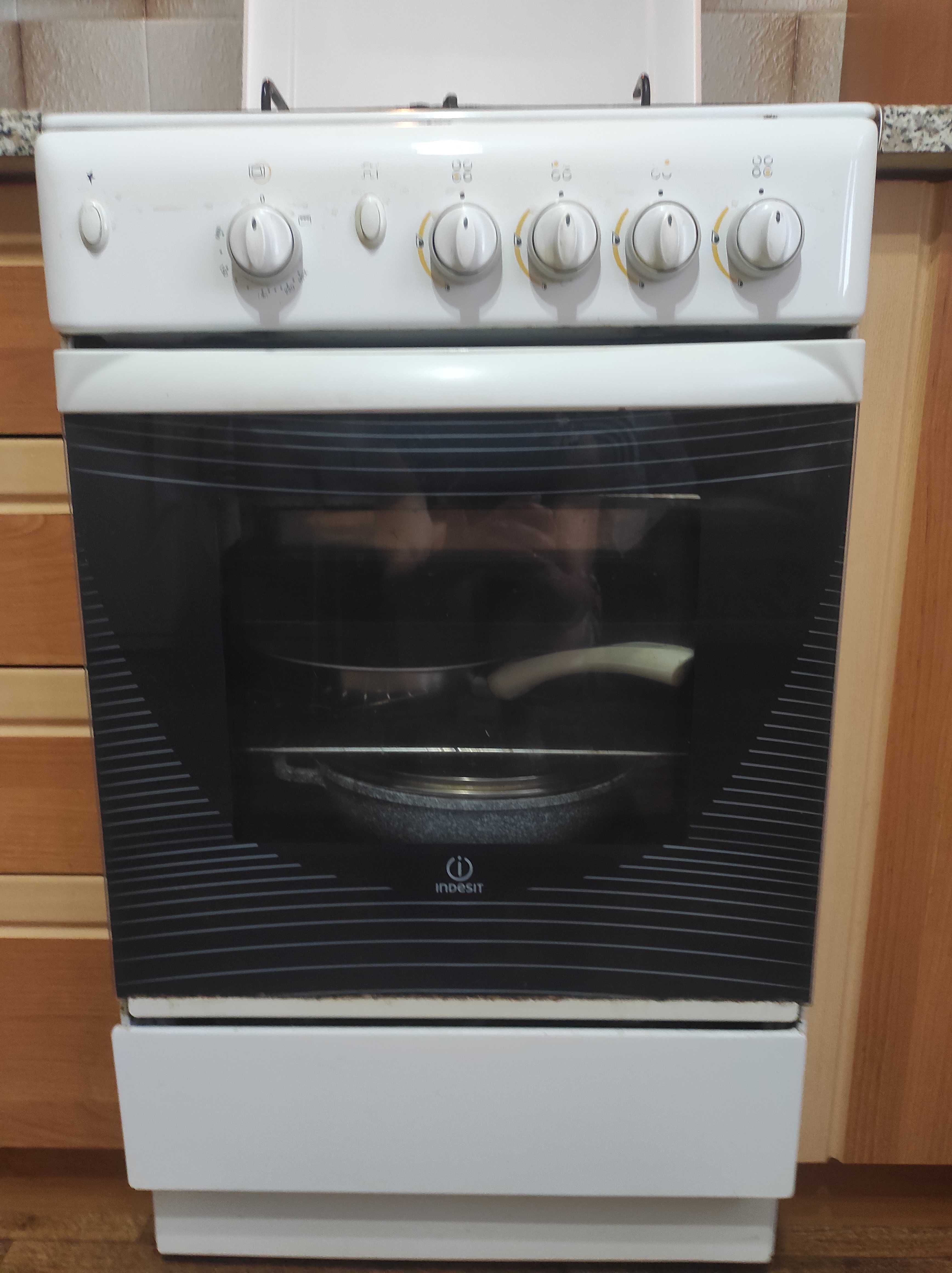 Газова плита INDESIT