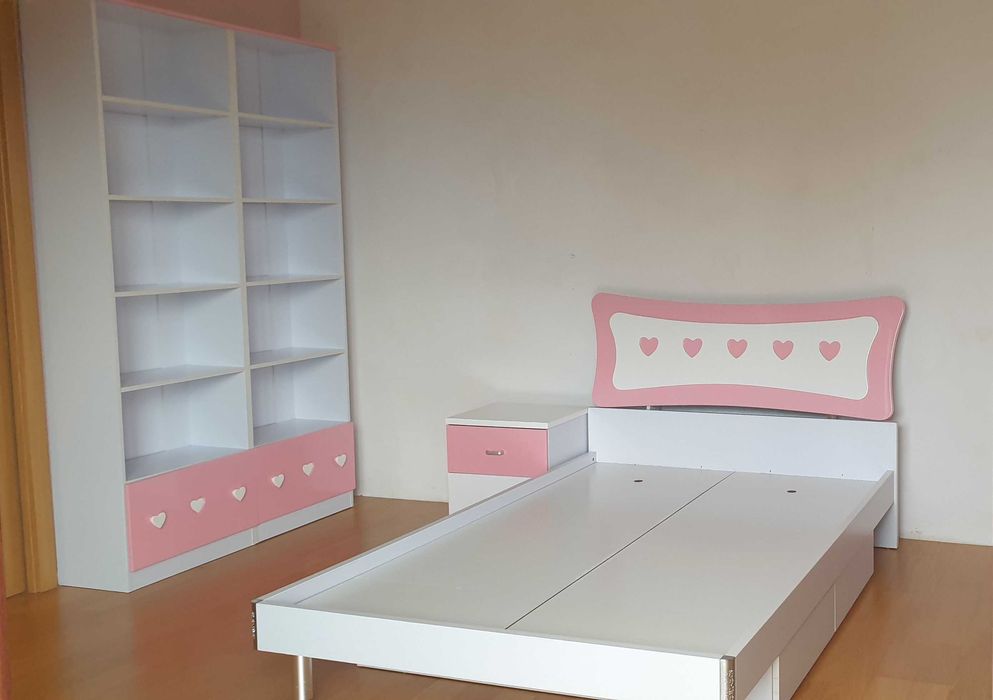 Meble dla dziewczynki biało - różowe  komplet  8 elementów w serca