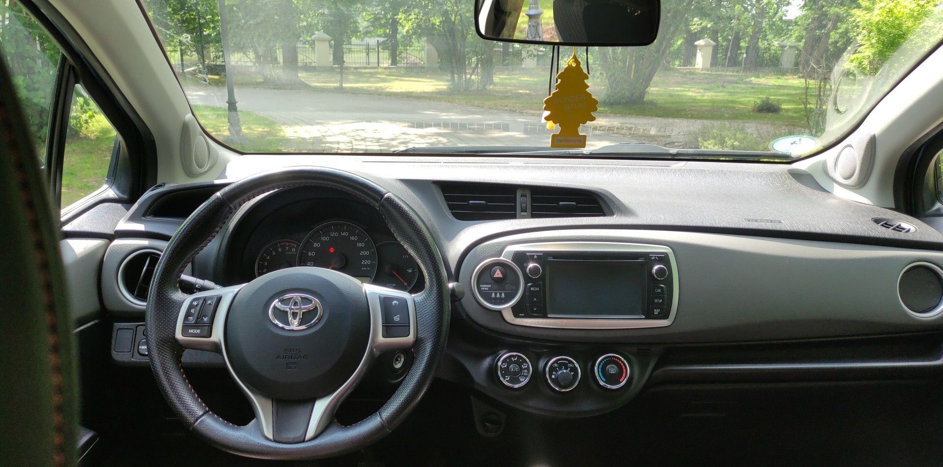 Toyota Yaris 1.3 2013 R Alu Klima Kamera Cofania Unikatowy kolor