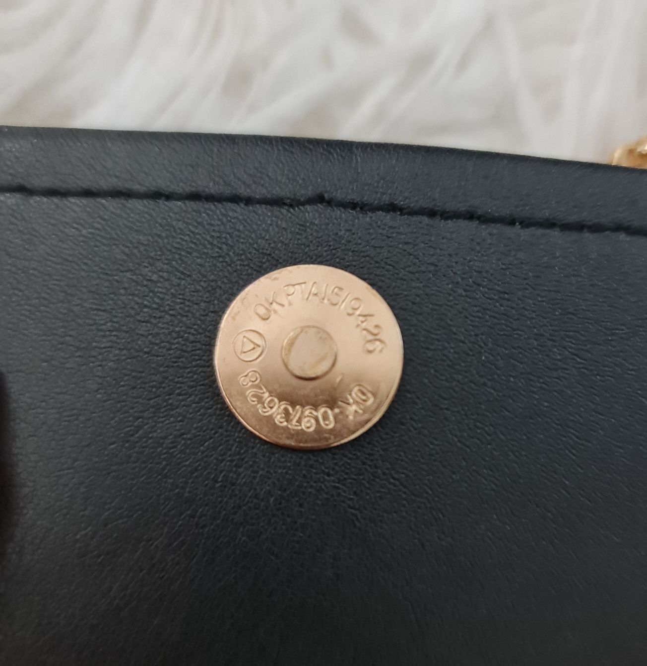 Yves Saint Laurent czarna torebka złoty łańcuch