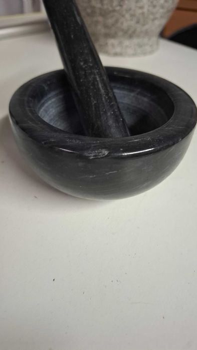 Almofariz em mármore com pilão novo