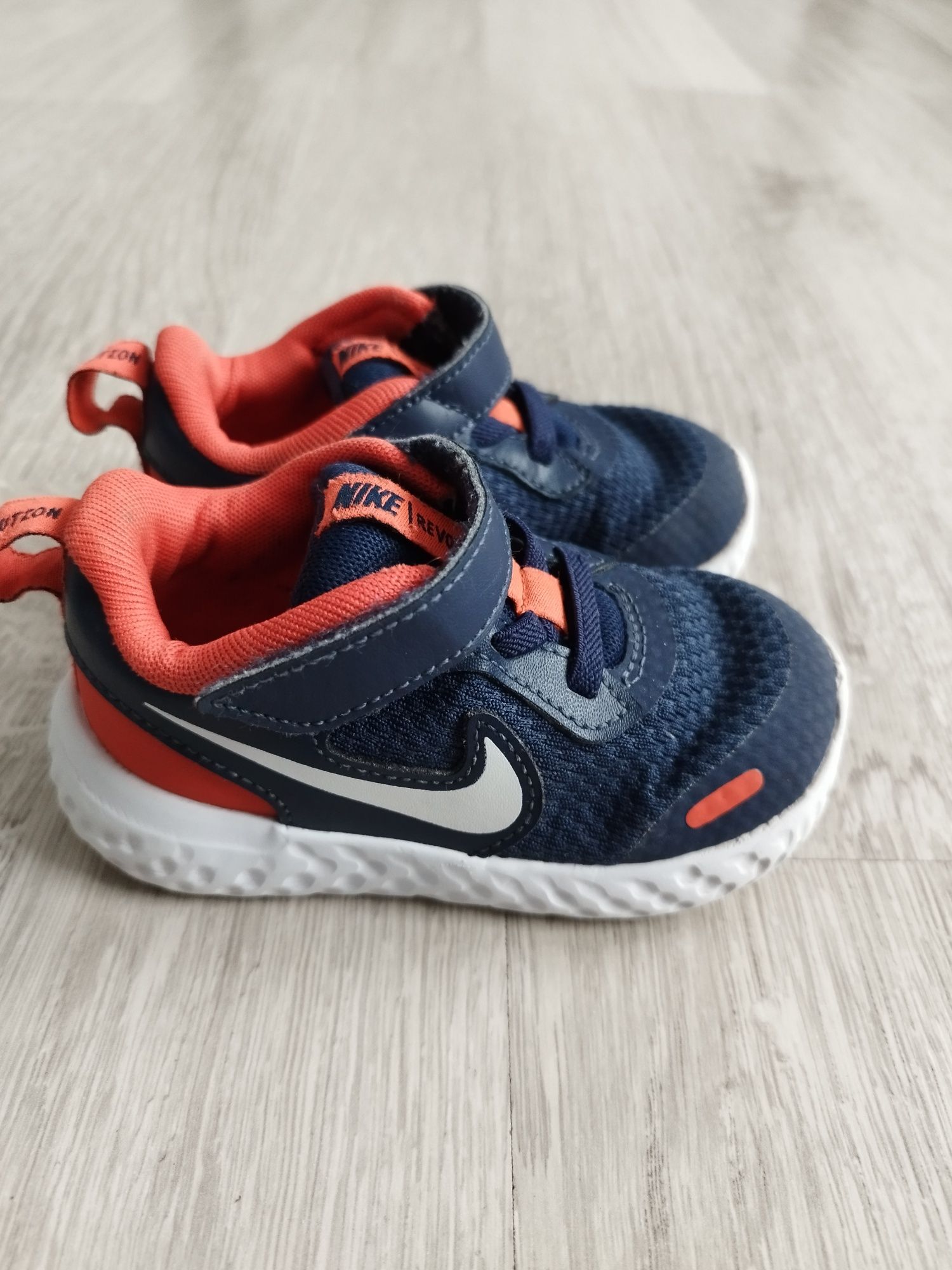 Nike revolution rozmiar 22