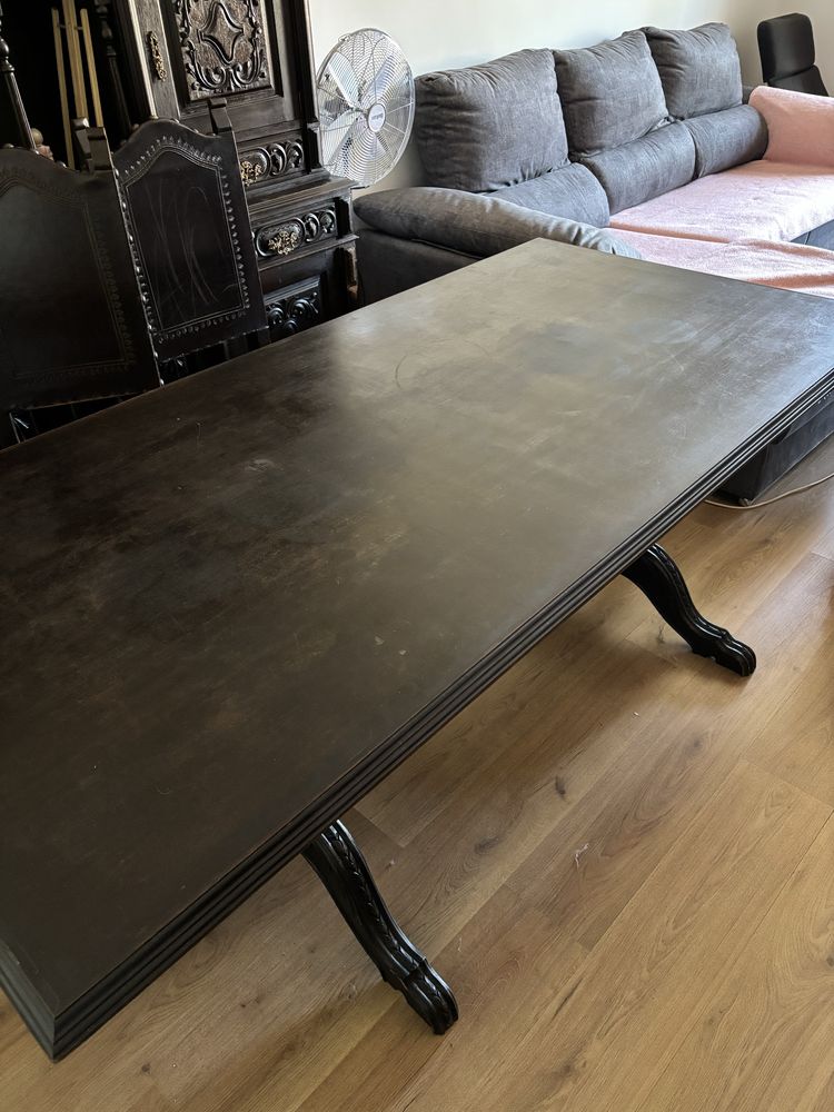 Vendo mesa em madeira + 8 cadeiras