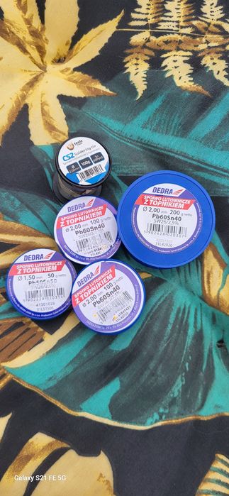 Spoiwo lutownicze z topnikiem