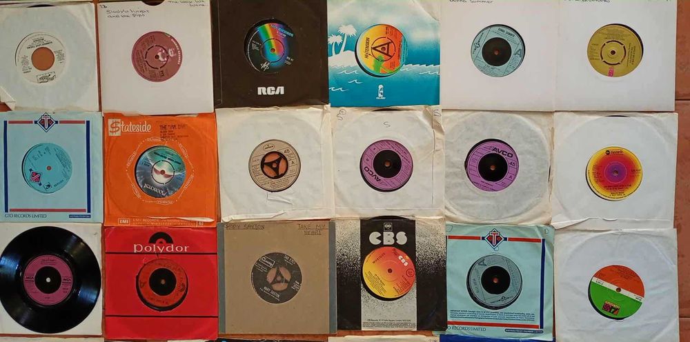 Vini's Musica Single's Antigos - Anuncio 1/2