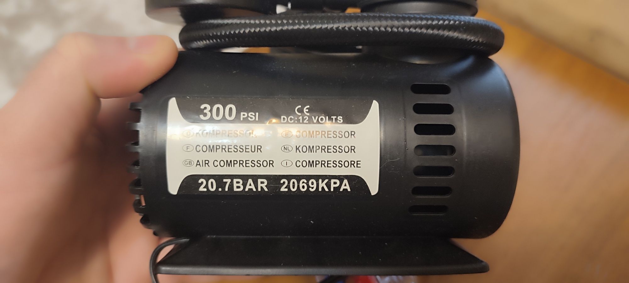 Автомобильный насос Компрессор Air CompressorDC-12V для подкачки колес