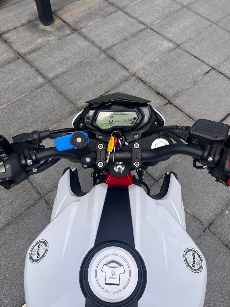 Benelli BN125 com extras