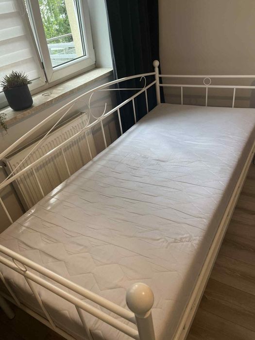 Łóżko metalowe białe