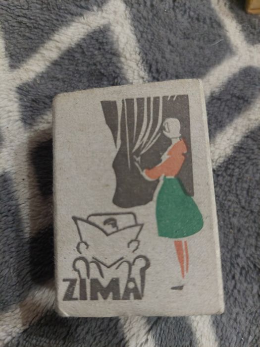 Pudełko po zapałkach.. 6 zapałek z niebieską siarką. Polecam