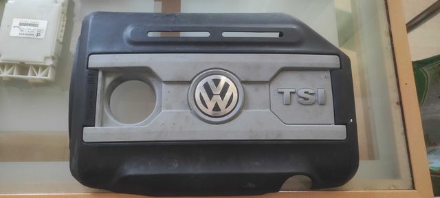 Декоративная крышка двигателя Volkswagen CC