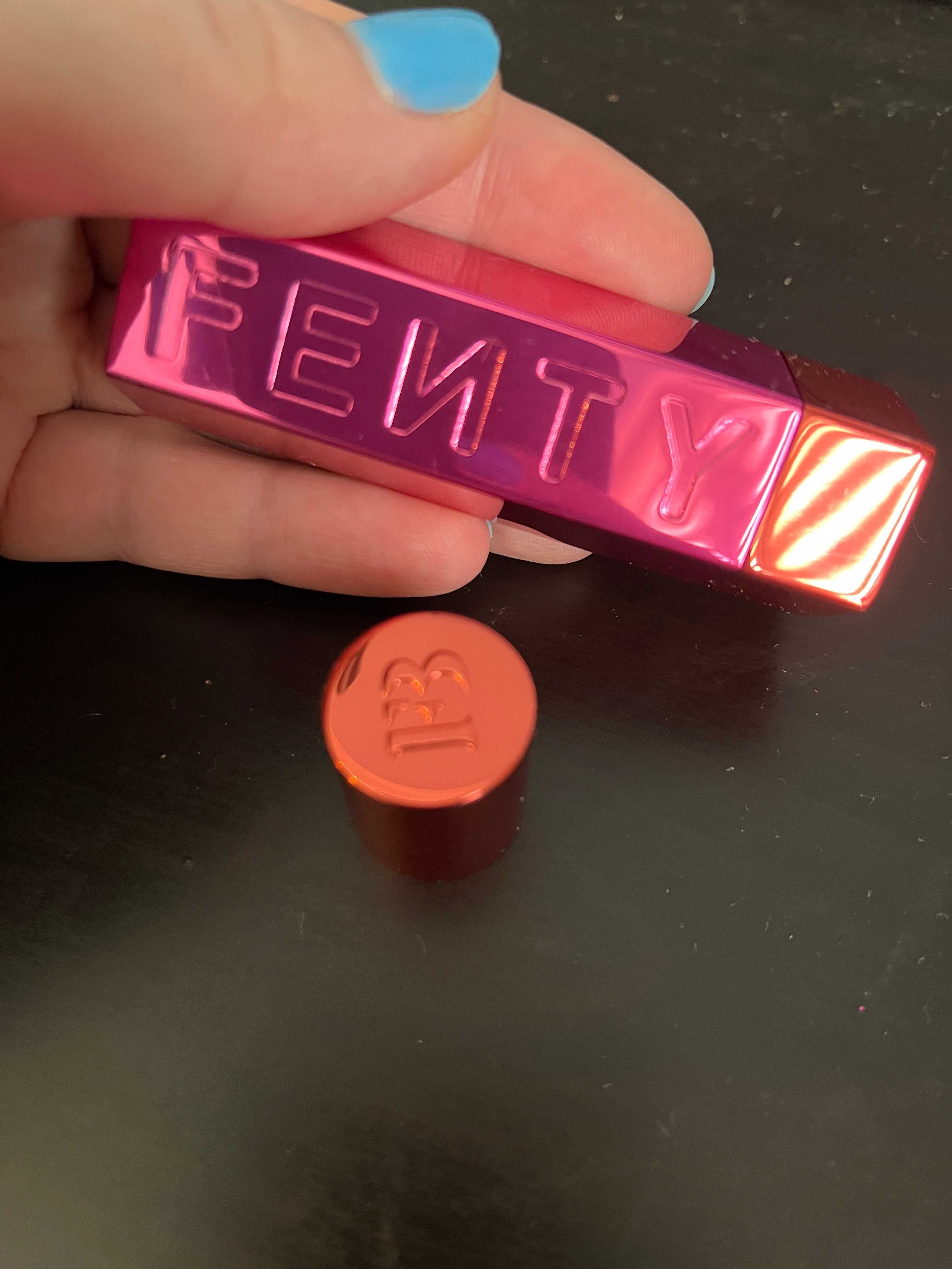 FENTY Icon Semi-Matte pomadka z etui Miss Candy Venom