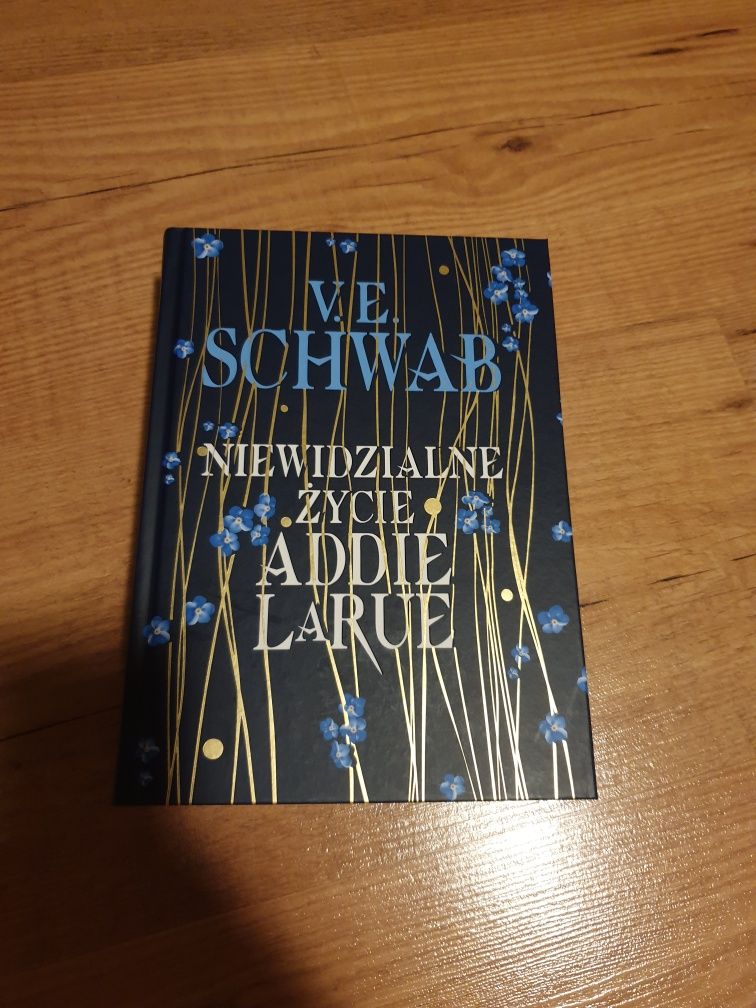 Książka "Niewidzialne życie Addie LaRue" V.E. Schwab