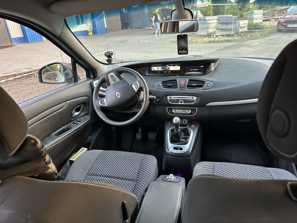 renault grand scenic 7 мест