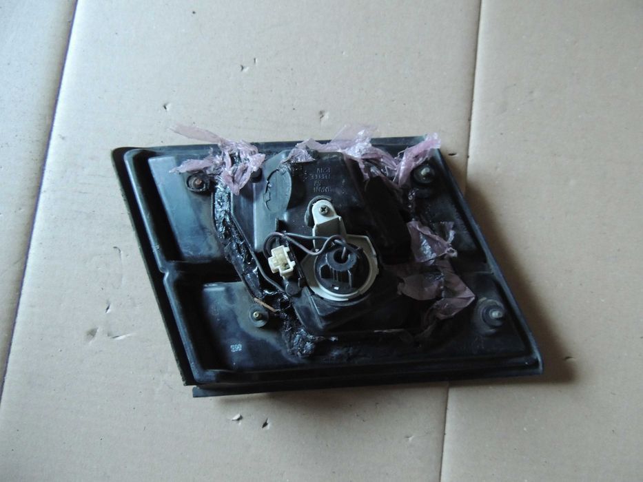 Lampa tył tylna prawa europejska w klapę Nissan Almera N15 SEDAN 95-98