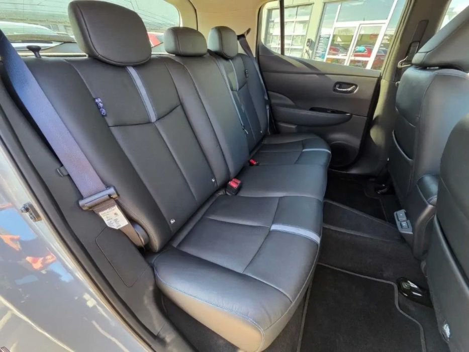 Nissan Leaf      2021