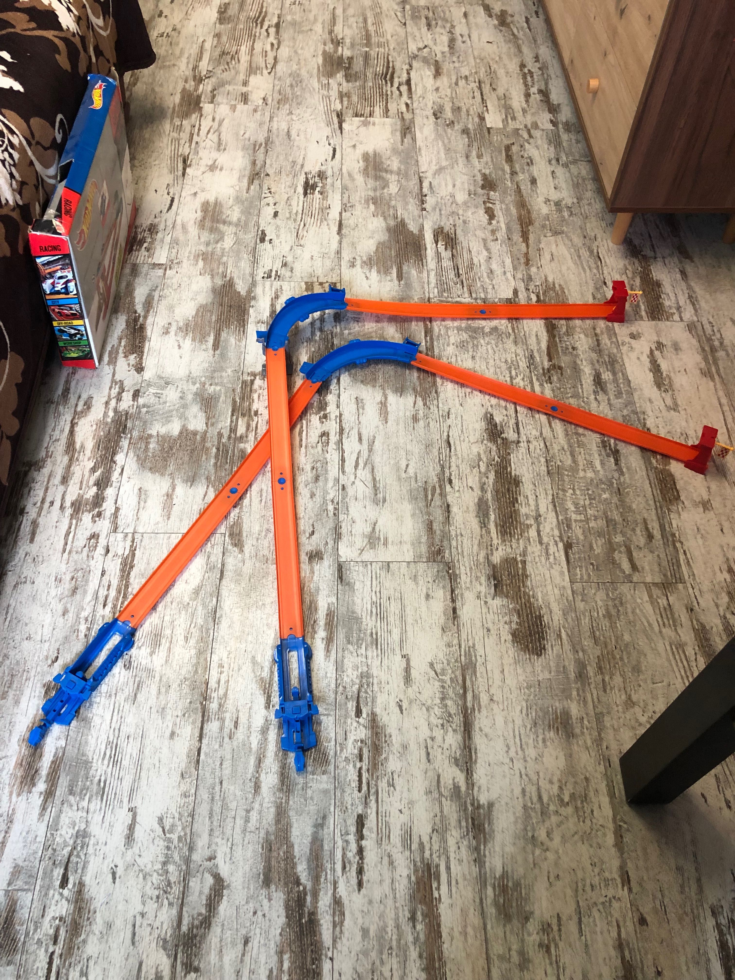 Продам трек, траса для автомобілів Супер гонки Hot Wheels