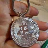 крутой аксессуар брелок сувенир серебристый как монета биткоин Bitcoin