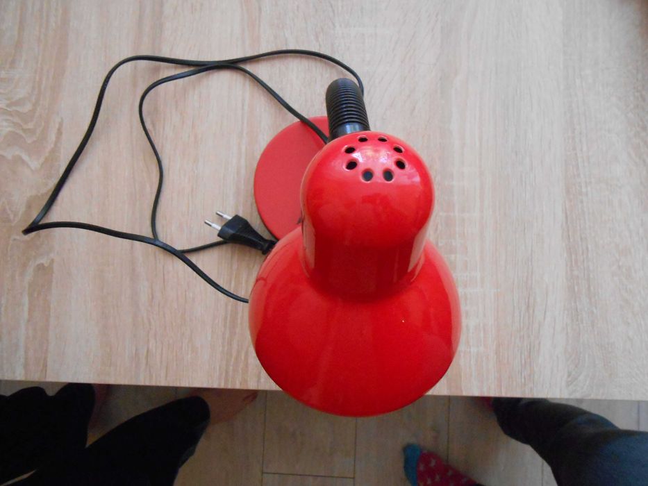 Lampka na biurko czerwona .Dodaje gratis żarówkę energooszczędną