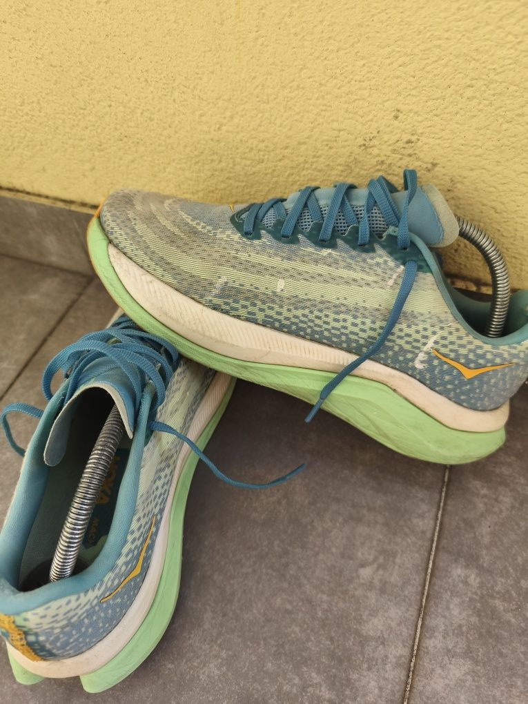 Hoka tennis trail