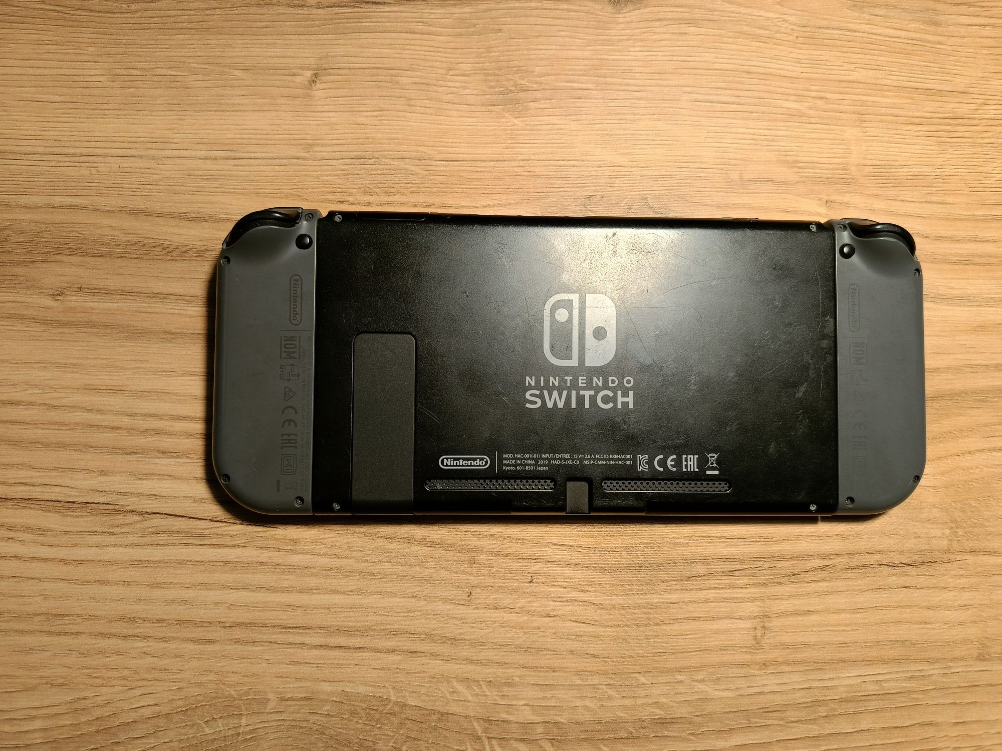 Zestaw Nintendo Switch z grą i etui