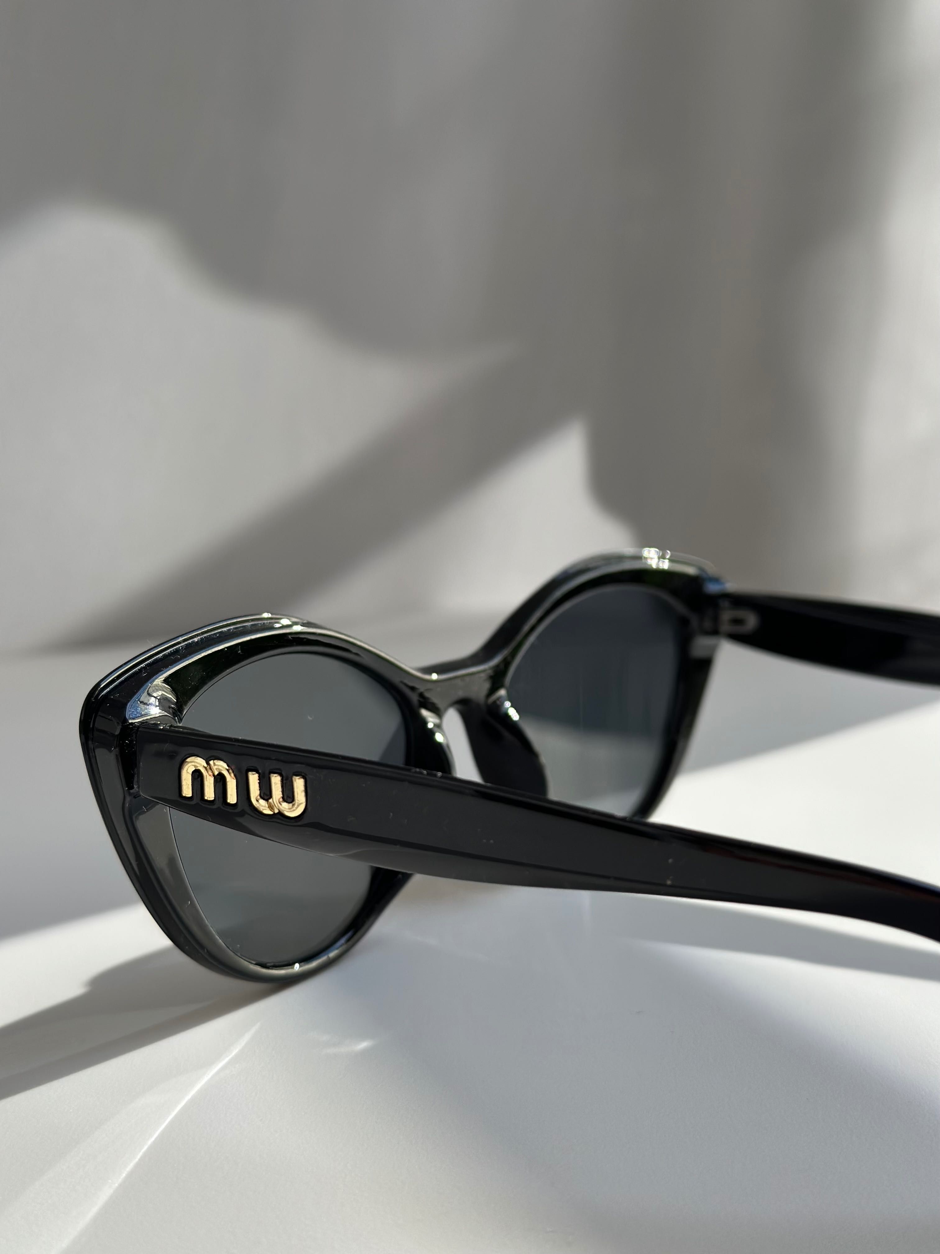 Okulary przeciwsłoneczne Miu Miu + etui
