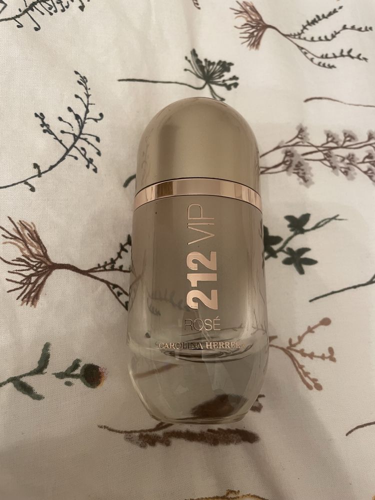 Carolina Herrera 212VIP rose
