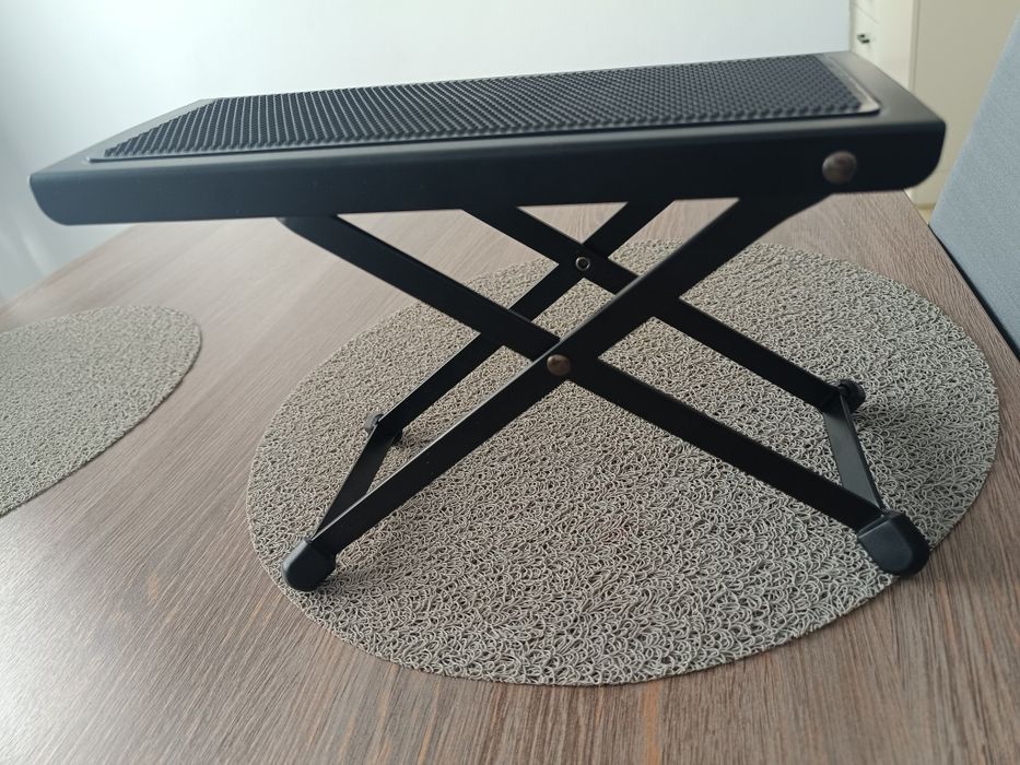 Podnóżek gitarowy regulowany Amazon Basics 10-25 cm