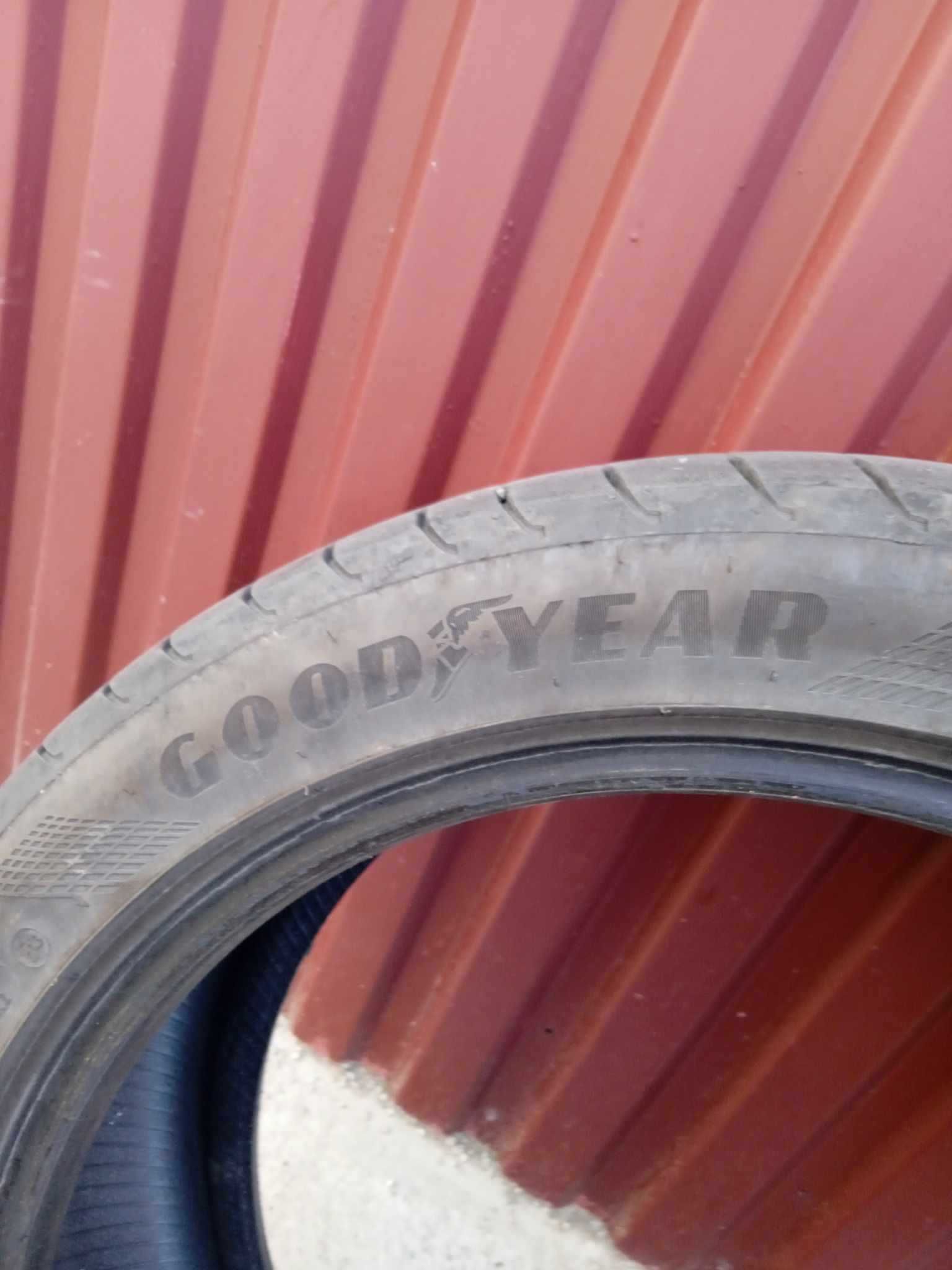 Opona 225/45 R18