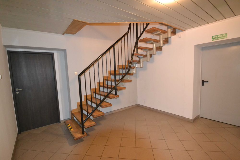 Lokal magazynowy z zapleczem biurowo-socjalnym do wynajęcia !