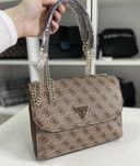 Сумка guess на цепочці cordelia беж